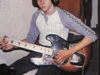 Молодой Курт Кобейн с бас гитарой. США, декабрь 1981 г. | Nirvana